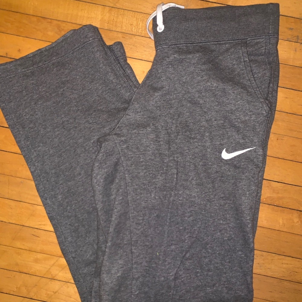WOMEN NIKE SWEATPANTS